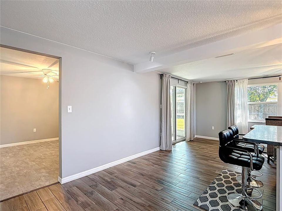 For Sale: $234,500 (2 beds, 2 baths, 1275 Square Feet)