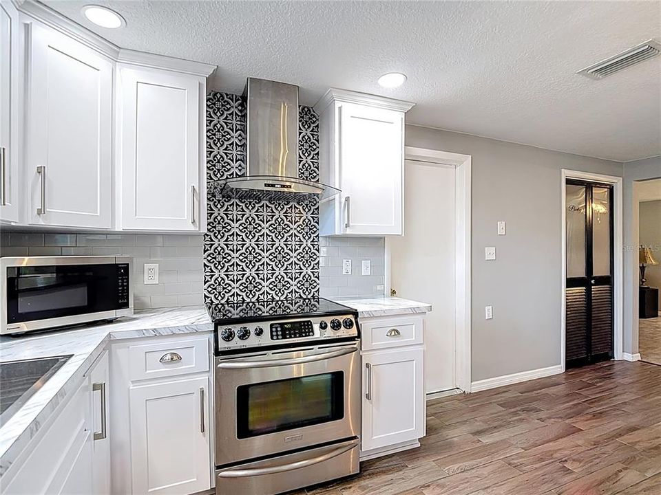 For Sale: $234,500 (2 beds, 2 baths, 1275 Square Feet)