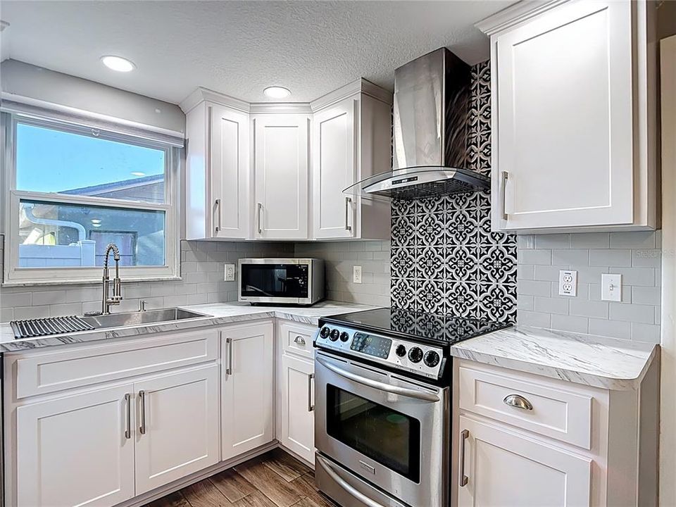 For Sale: $234,500 (2 beds, 2 baths, 1275 Square Feet)