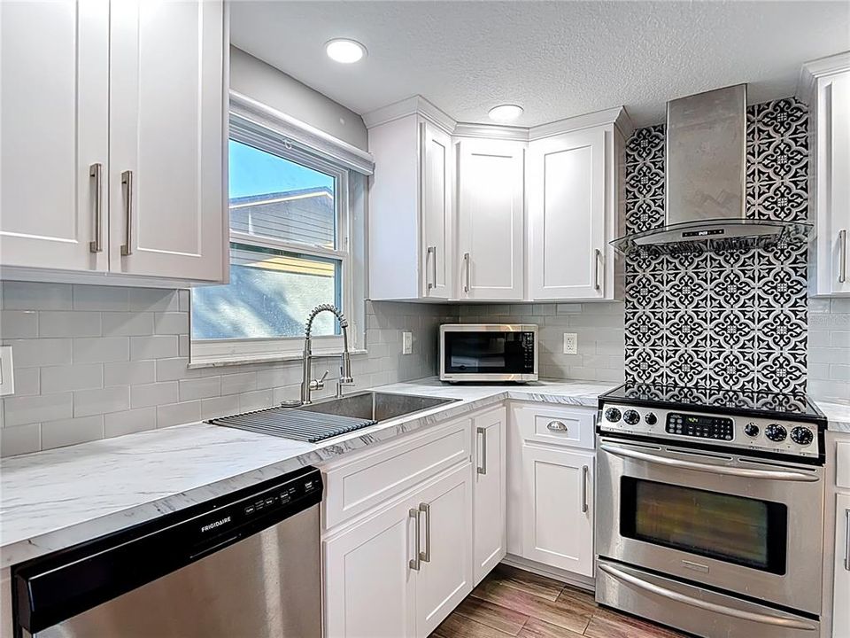 For Sale: $234,500 (2 beds, 2 baths, 1275 Square Feet)