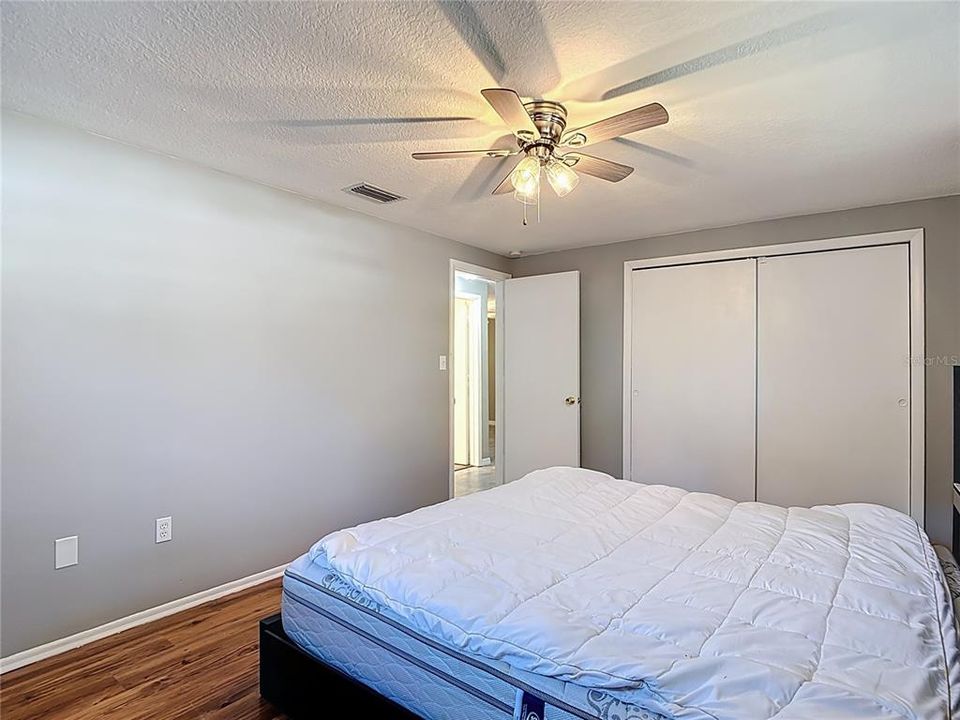 For Sale: $234,500 (2 beds, 2 baths, 1275 Square Feet)