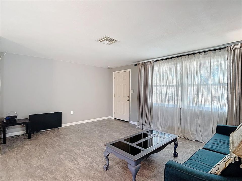 For Sale: $234,500 (2 beds, 2 baths, 1275 Square Feet)