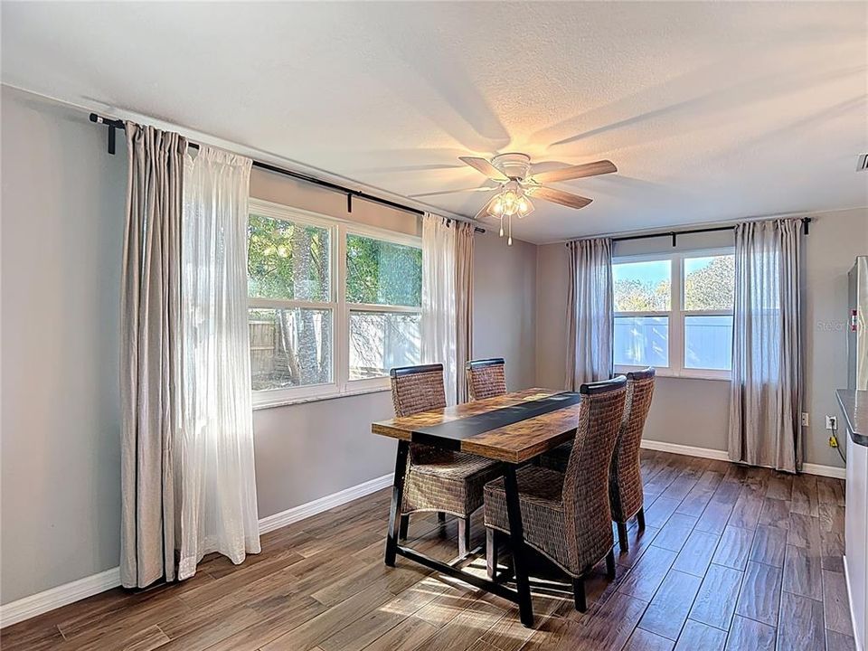 For Sale: $234,500 (2 beds, 2 baths, 1275 Square Feet)