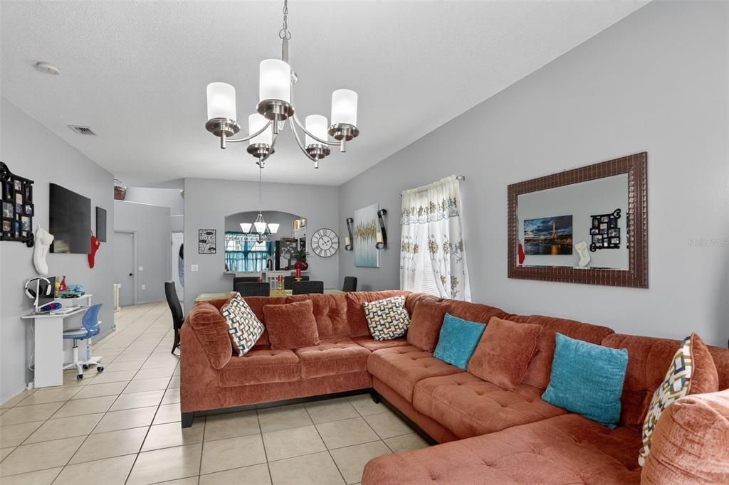 For Sale: $420,000 (4 beds, 2 baths, 1863 Square Feet)