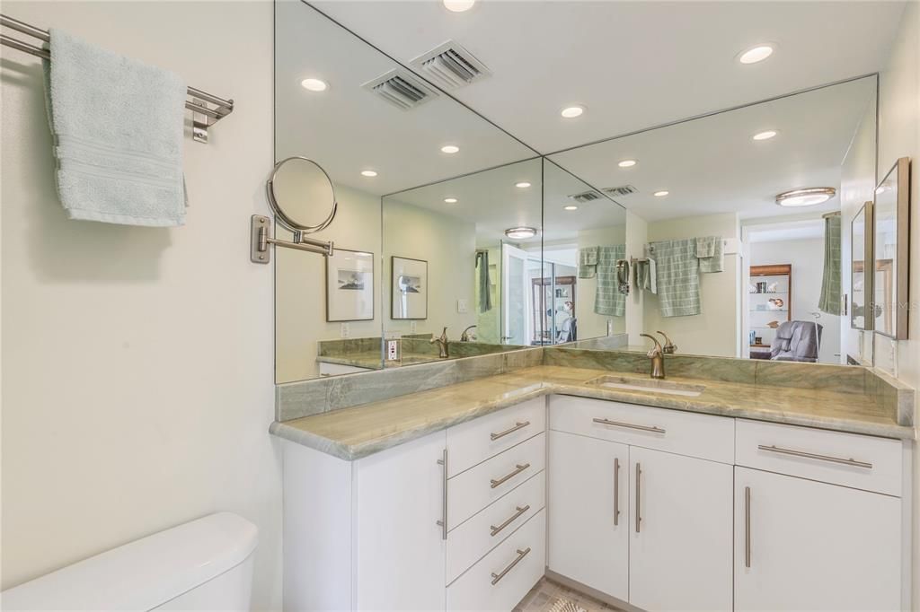 En Venta: $1,300,000 (3 camas, 2 baños, 2041 Pies cuadrados)