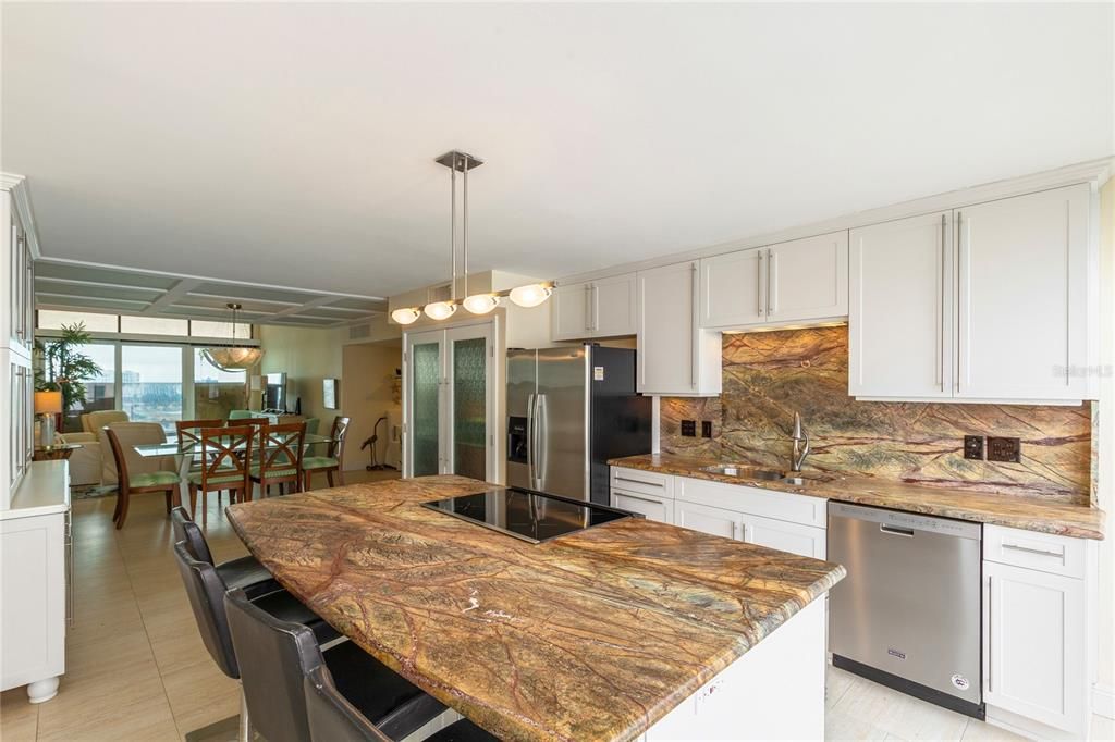 En Venta: $1,300,000 (3 camas, 2 baños, 2041 Pies cuadrados)