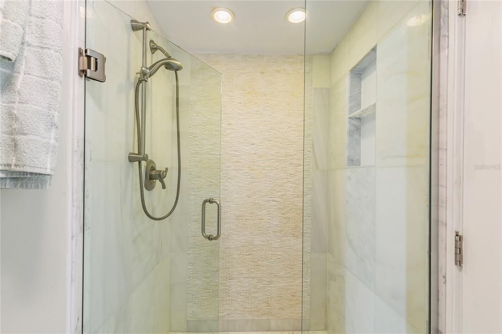 En Venta: $1,300,000 (3 camas, 2 baños, 2041 Pies cuadrados)