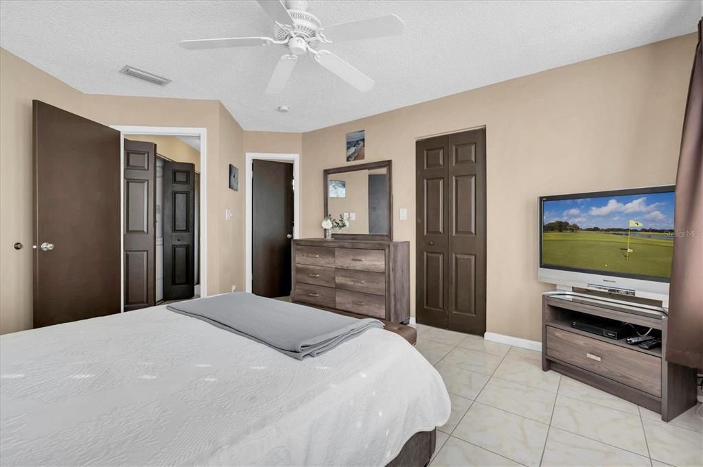 待售: $375,000 (2 贝兹, 2 浴室, 1140 平方英尺)