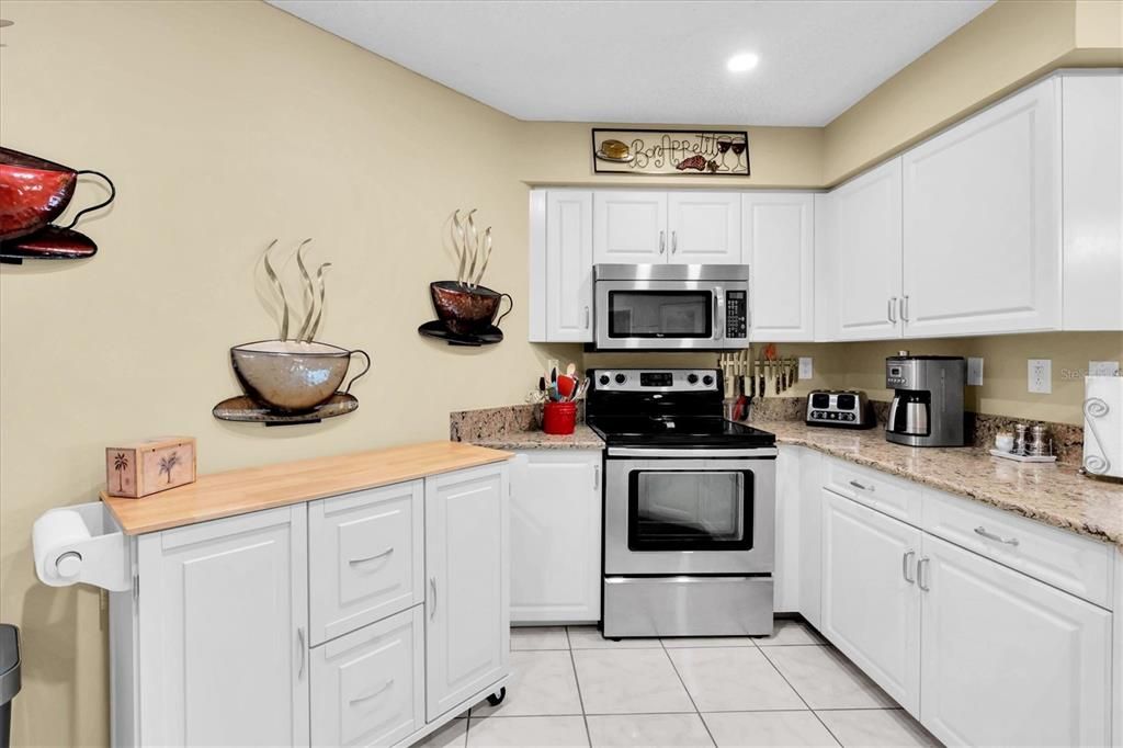 待售: $375,000 (2 贝兹, 2 浴室, 1140 平方英尺)