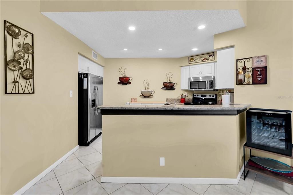 待售: $375,000 (2 贝兹, 2 浴室, 1140 平方英尺)