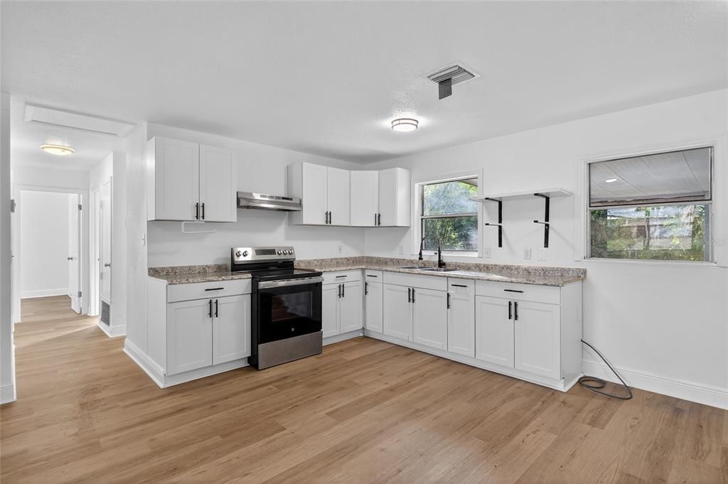 For Sale: $274,900 (4 beds, 2 baths, 1360 Square Feet)