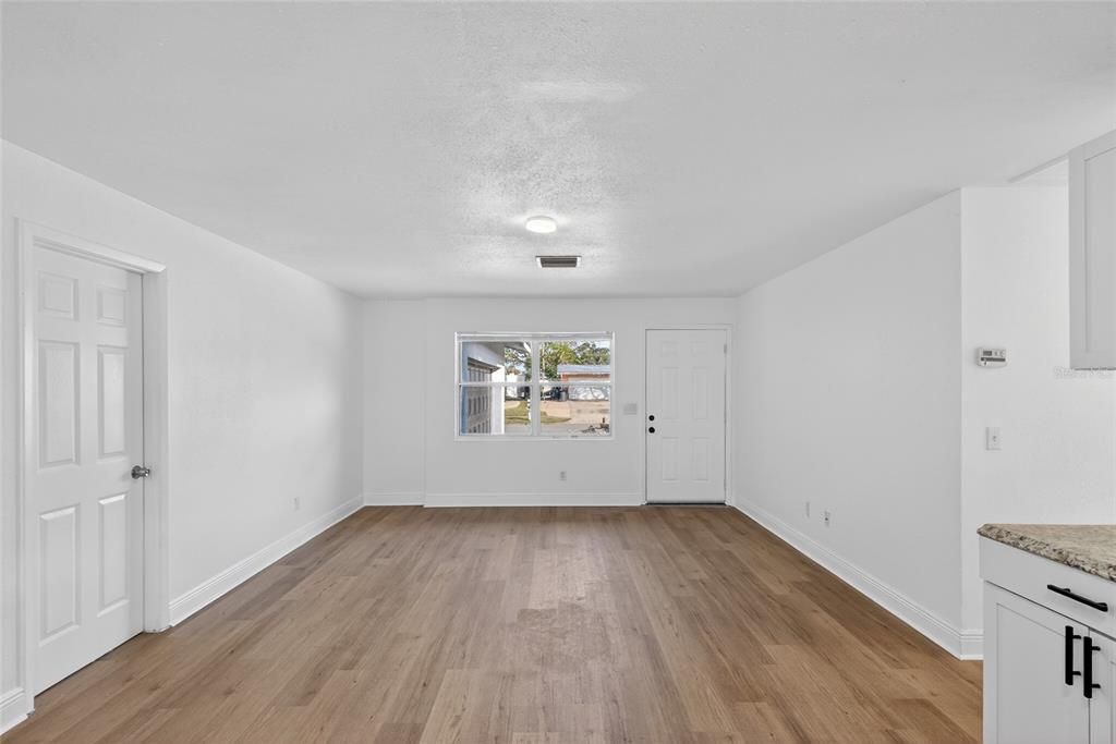 For Sale: $274,900 (4 beds, 2 baths, 1360 Square Feet)