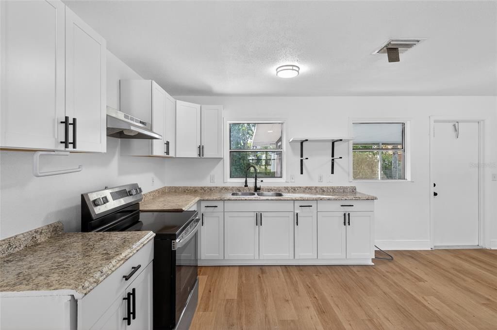 For Sale: $274,900 (4 beds, 2 baths, 1360 Square Feet)