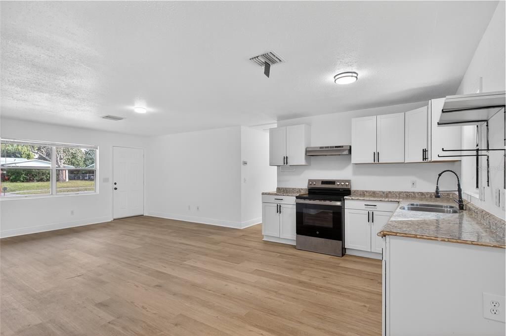 For Sale: $274,900 (4 beds, 2 baths, 1360 Square Feet)