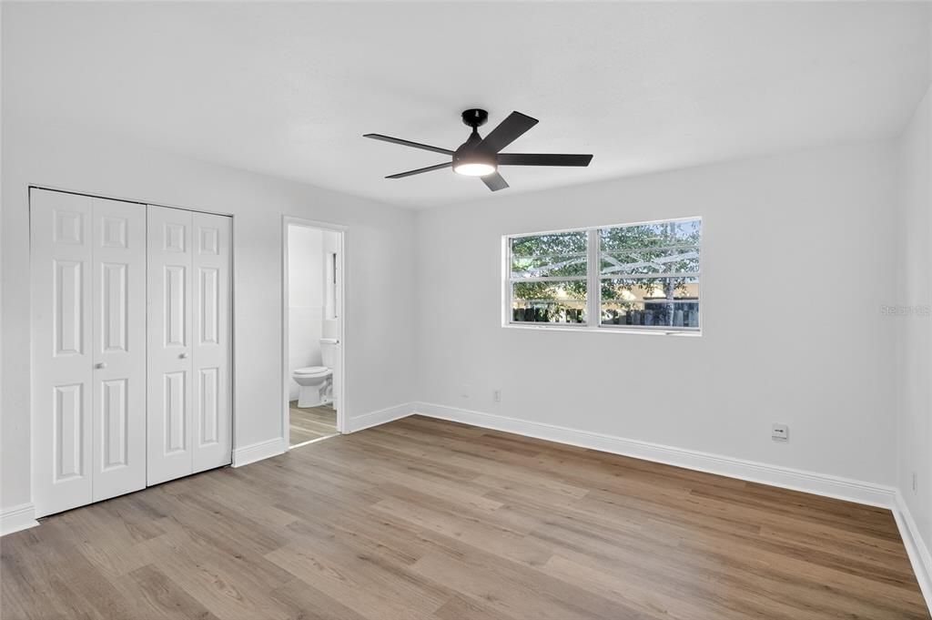 For Sale: $274,900 (4 beds, 2 baths, 1360 Square Feet)