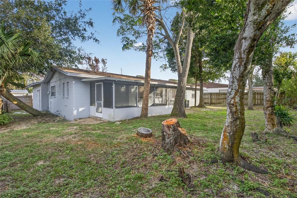 For Sale: $274,900 (4 beds, 2 baths, 1360 Square Feet)