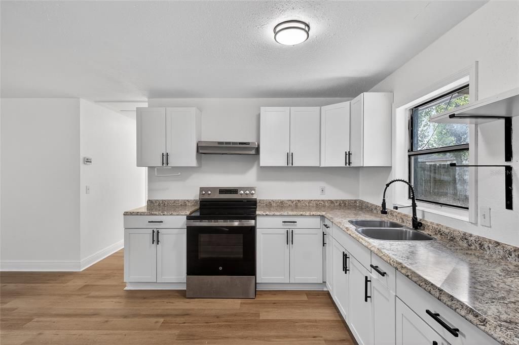 For Sale: $274,900 (4 beds, 2 baths, 1360 Square Feet)