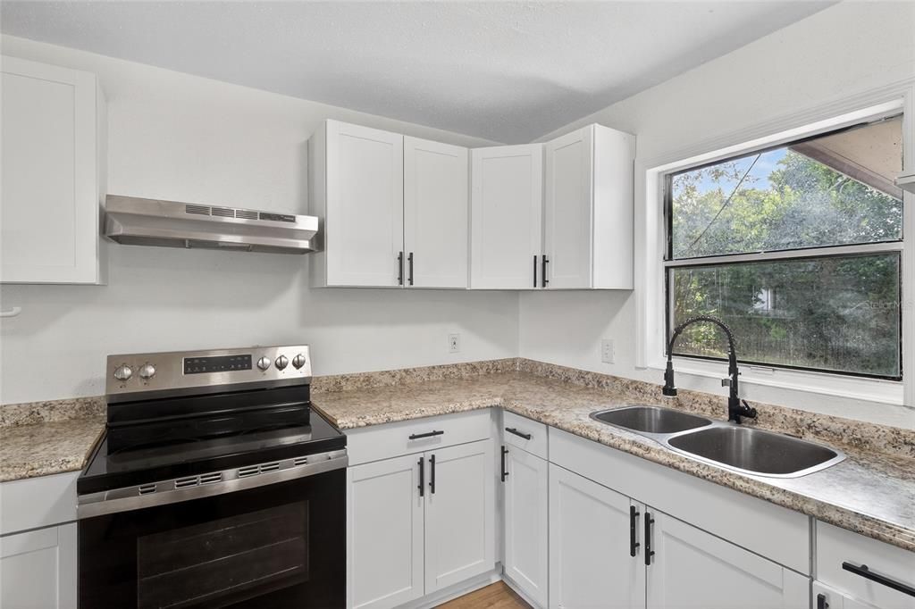 For Sale: $274,900 (4 beds, 2 baths, 1360 Square Feet)