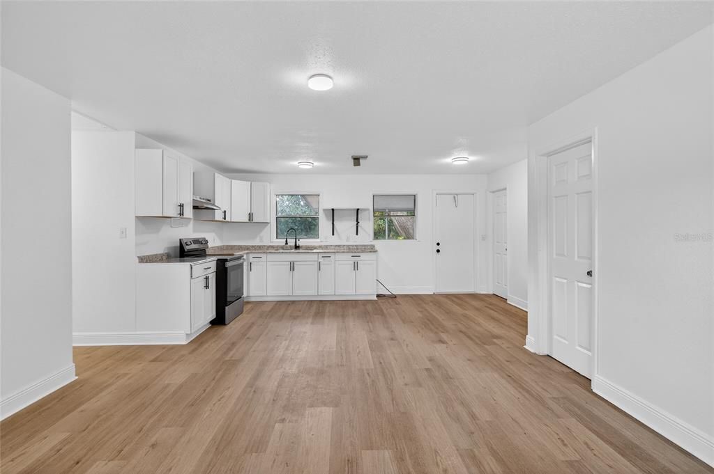 For Sale: $274,900 (4 beds, 2 baths, 1360 Square Feet)