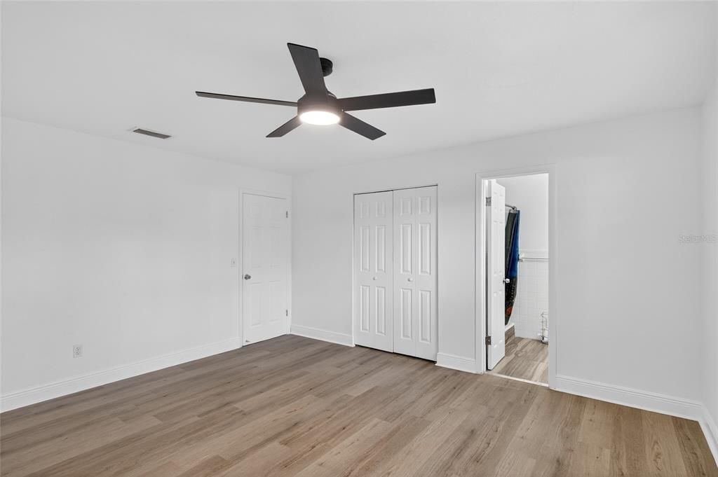 For Sale: $274,900 (4 beds, 2 baths, 1360 Square Feet)