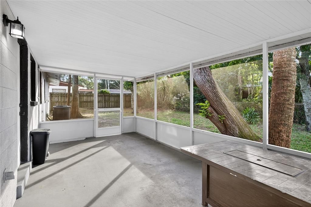 For Sale: $274,900 (4 beds, 2 baths, 1360 Square Feet)