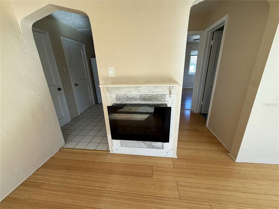 For Rent: $1,800 (1 beds, 1 baths, 720 Square Feet)