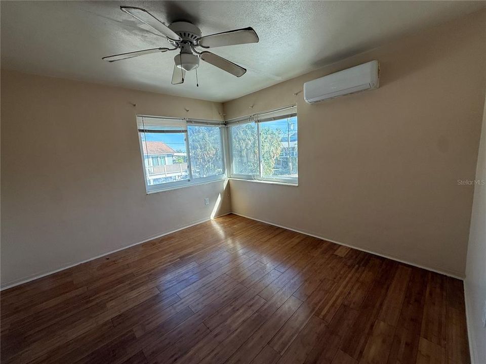 For Rent: $1,800 (1 beds, 1 baths, 720 Square Feet)