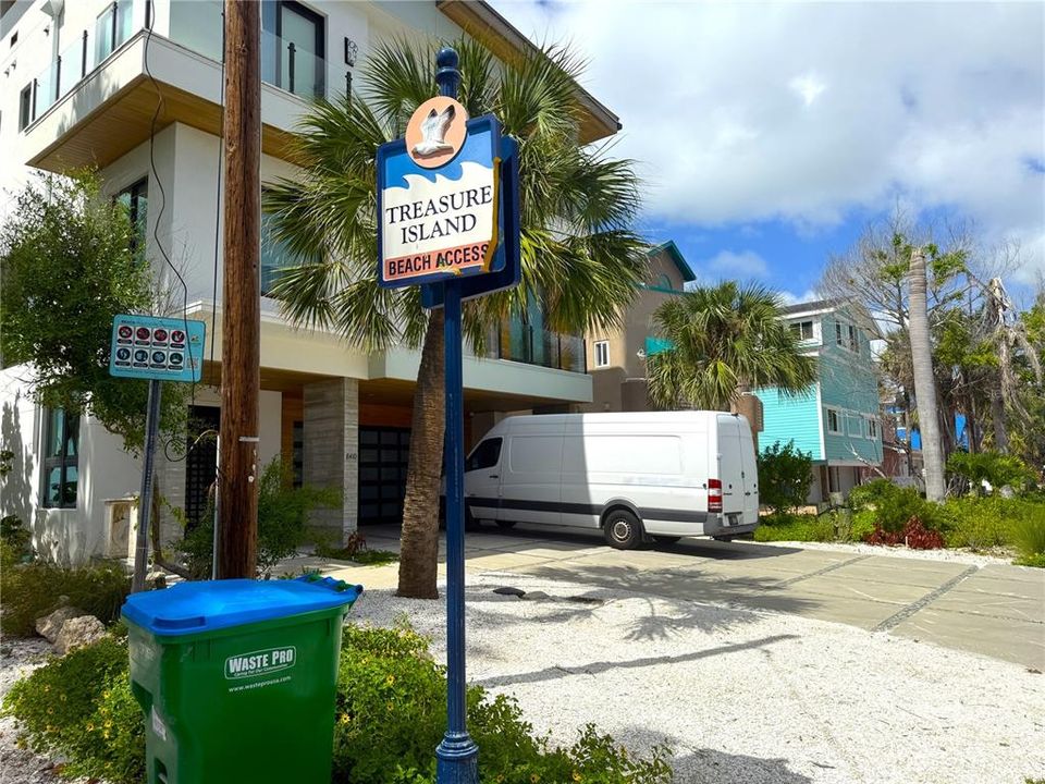 For Rent: $1,800 (1 beds, 1 baths, 720 Square Feet)