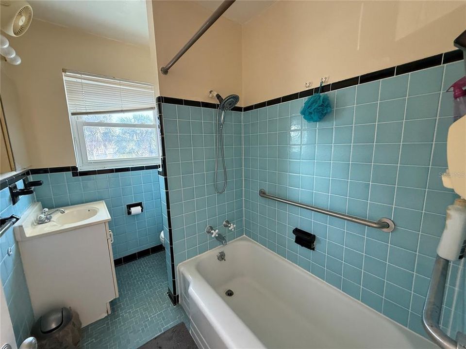 For Rent: $1,800 (1 beds, 1 baths, 720 Square Feet)