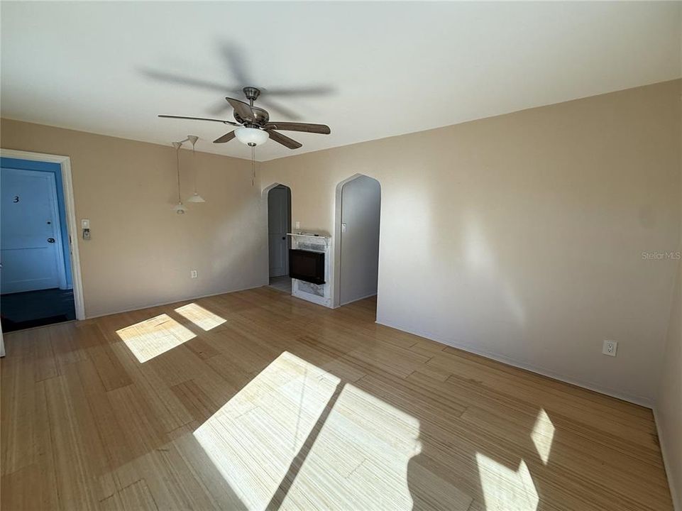 For Rent: $1,800 (1 beds, 1 baths, 720 Square Feet)