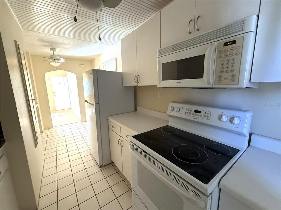 For Rent: $1,800 (1 beds, 1 baths, 720 Square Feet)