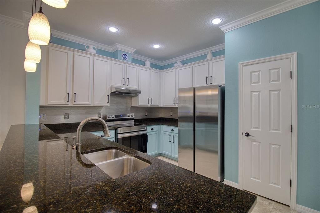 На продажу: $354,900 (3 спален, 2 ванн, 1745 Квадратных фут)