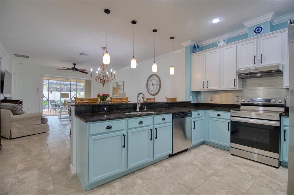 На продажу: $354,900 (3 спален, 2 ванн, 1745 Квадратных фут)