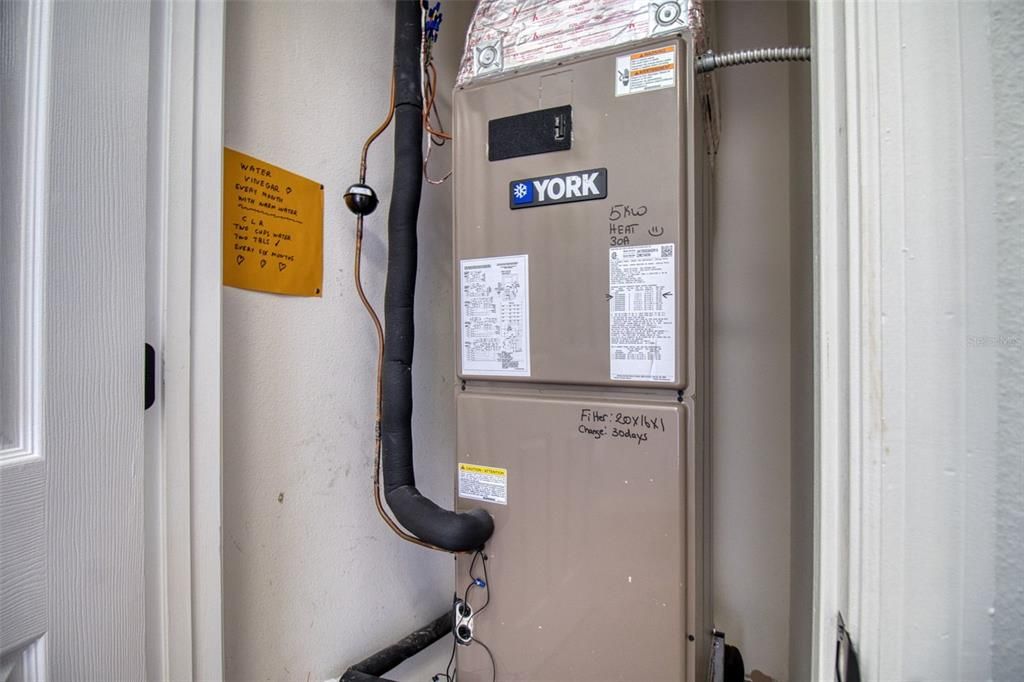 На продажу: $354,900 (3 спален, 2 ванн, 1745 Квадратных фут)