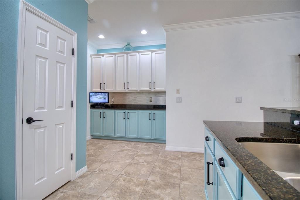 На продажу: $354,900 (3 спален, 2 ванн, 1745 Квадратных фут)