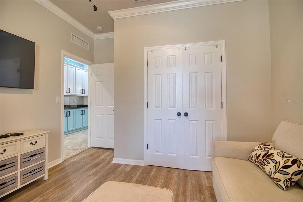 На продажу: $354,900 (3 спален, 2 ванн, 1745 Квадратных фут)