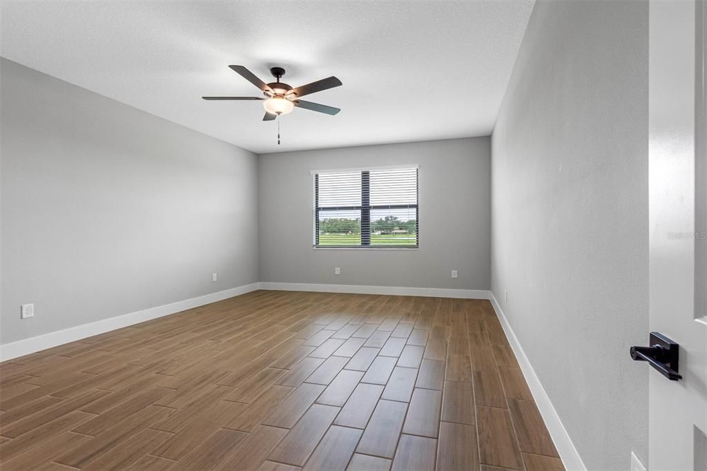 En Venta: $609,900 (4 camas, 3 baños, 2207 Pies cuadrados)