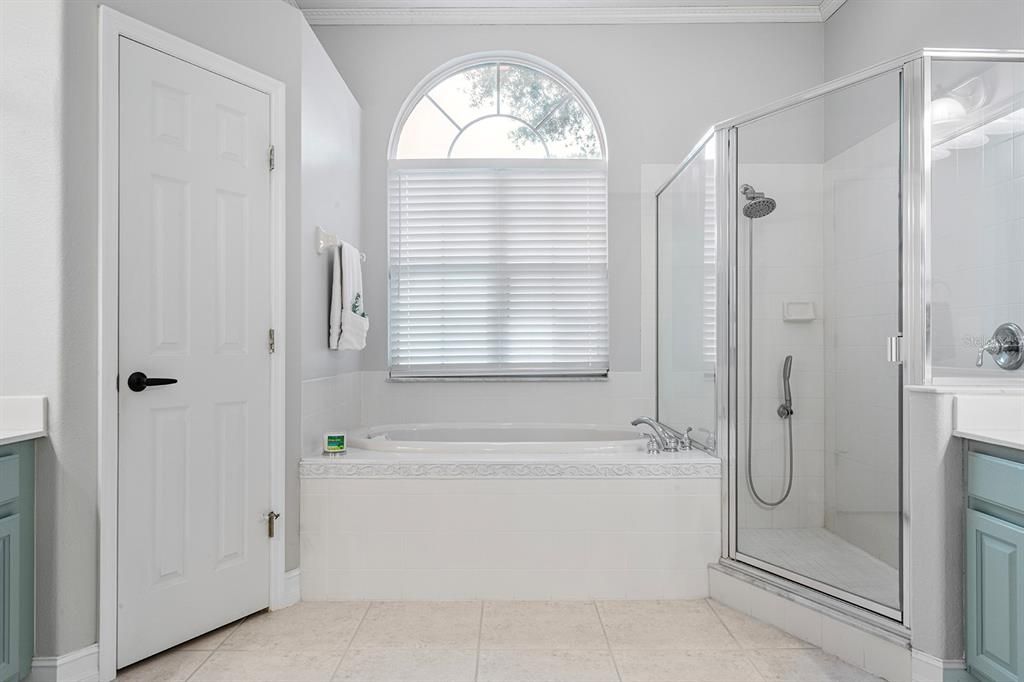 For Sale: $725,000 (4 beds, 3 baths, 2546 Square Feet)