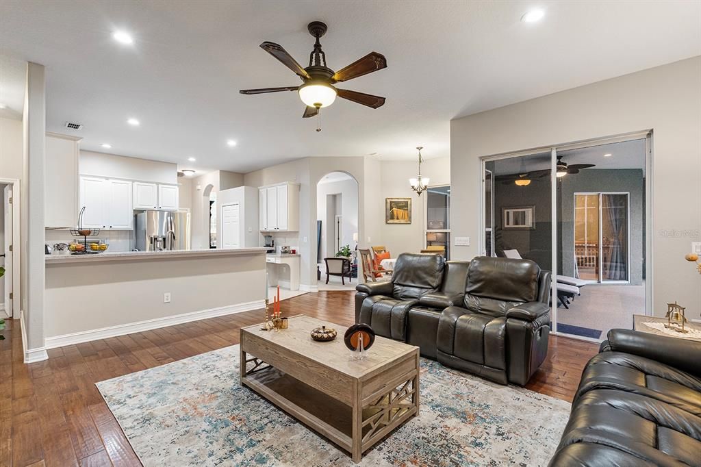 For Sale: $725,000 (4 beds, 3 baths, 2546 Square Feet)