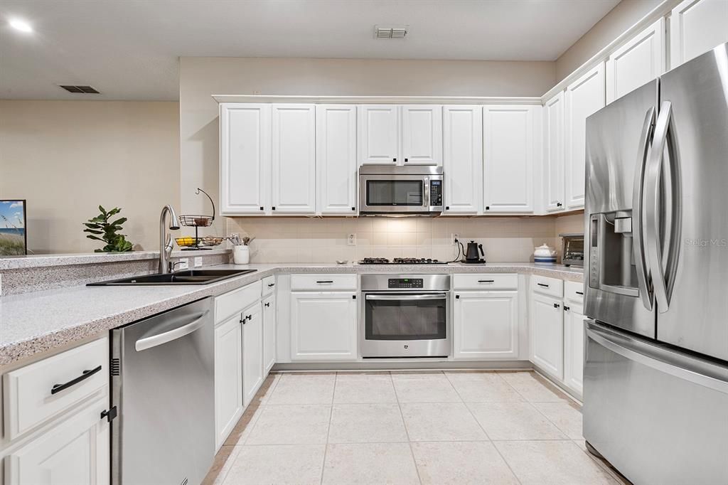 For Sale: $725,000 (4 beds, 3 baths, 2546 Square Feet)