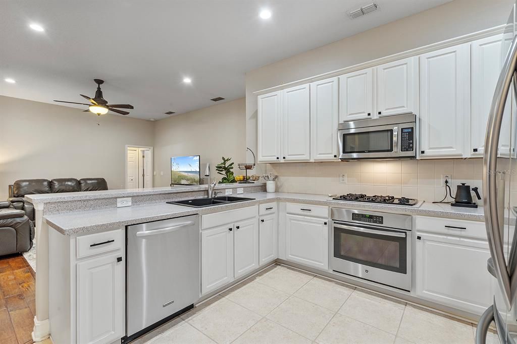 For Sale: $725,000 (4 beds, 3 baths, 2546 Square Feet)