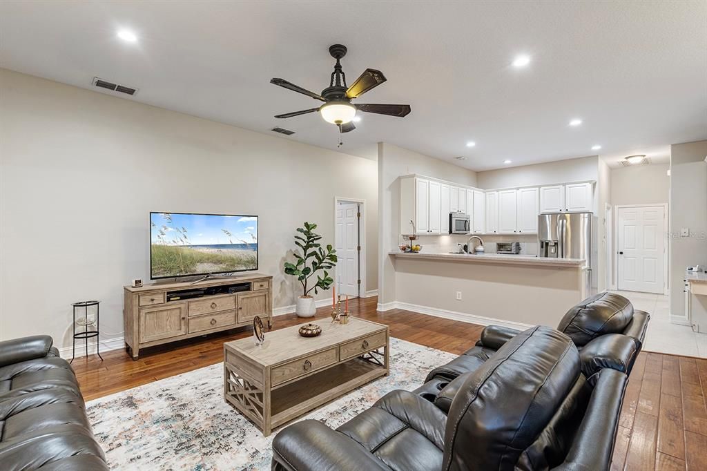 For Sale: $725,000 (4 beds, 3 baths, 2546 Square Feet)