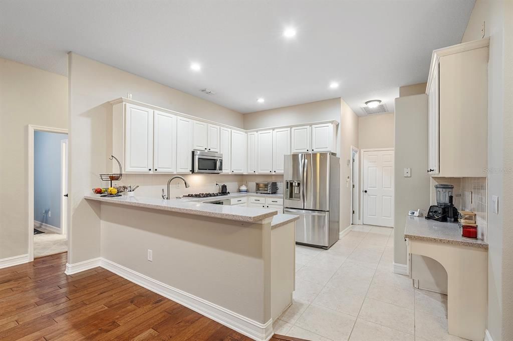 For Sale: $725,000 (4 beds, 3 baths, 2546 Square Feet)