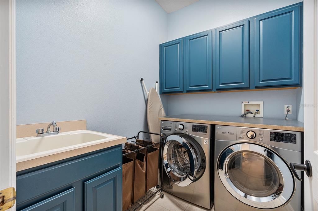 For Sale: $725,000 (4 beds, 3 baths, 2546 Square Feet)