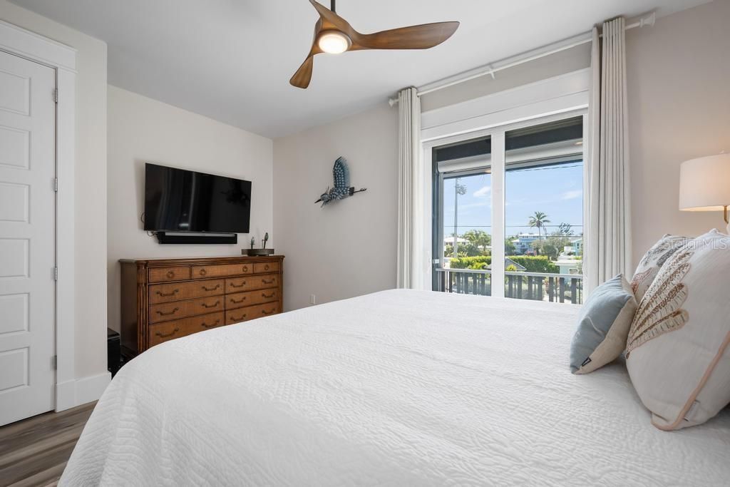 For Sale: $5,350,000 (4 beds, 4 baths, 2870 Square Feet)