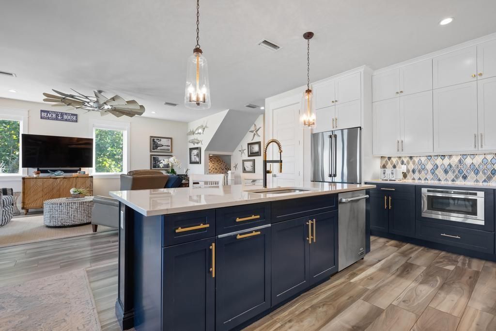 For Sale: $5,350,000 (4 beds, 4 baths, 2870 Square Feet)