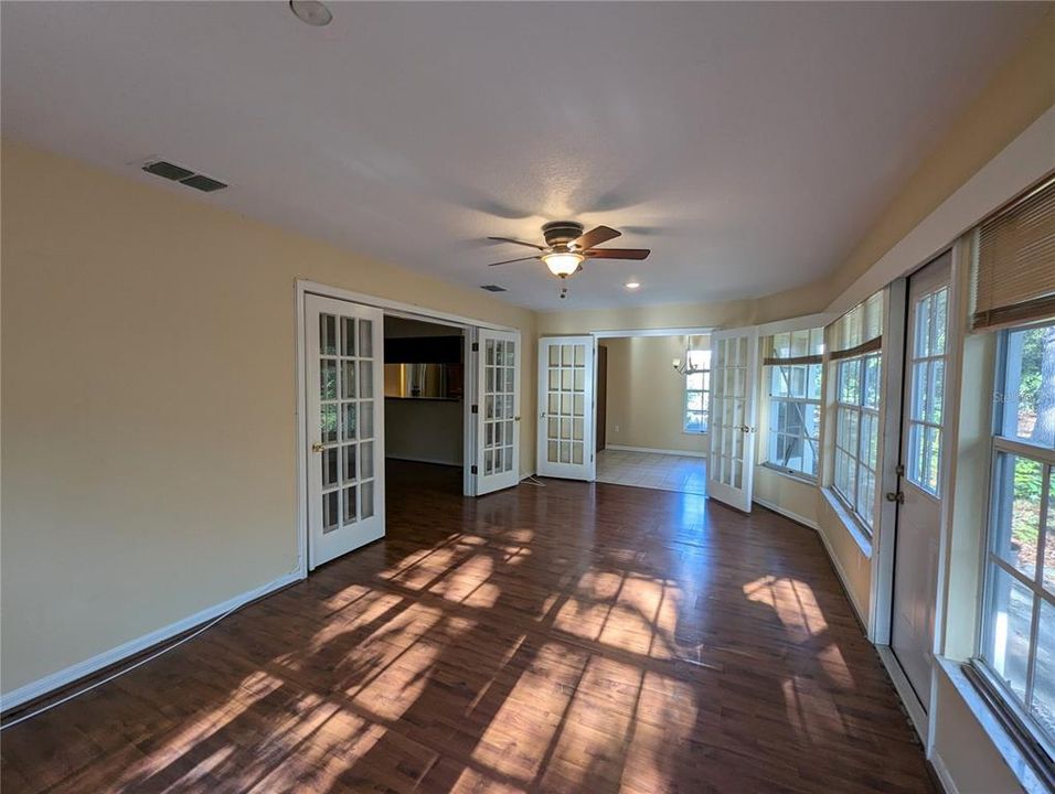 En Venta: $305,000 (3 camas, 2 baños, 2536 Pies cuadrados)