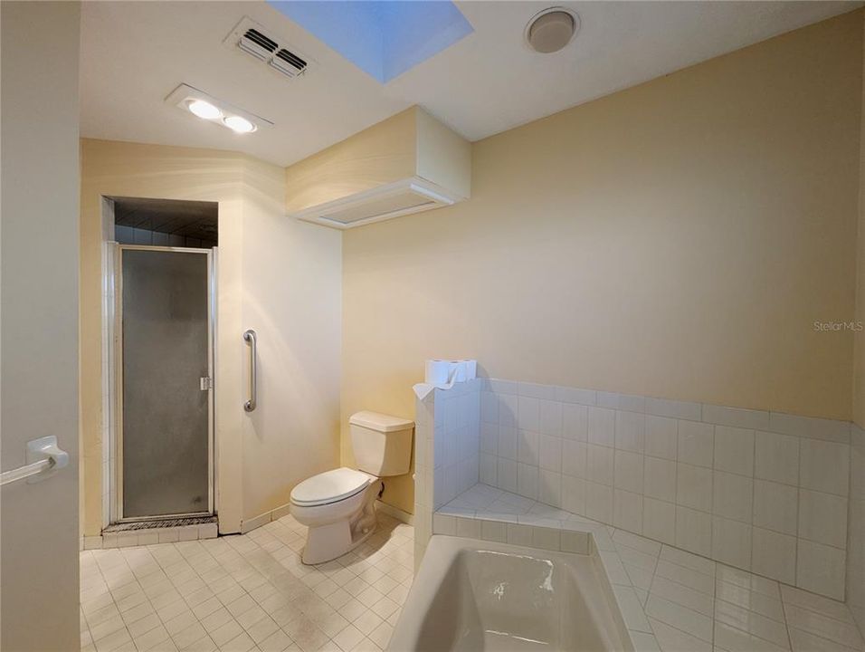 En Venta: $305,000 (3 camas, 2 baños, 2536 Pies cuadrados)