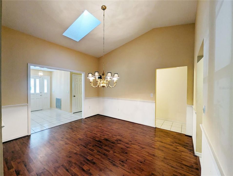 En Venta: $305,000 (3 camas, 2 baños, 2536 Pies cuadrados)