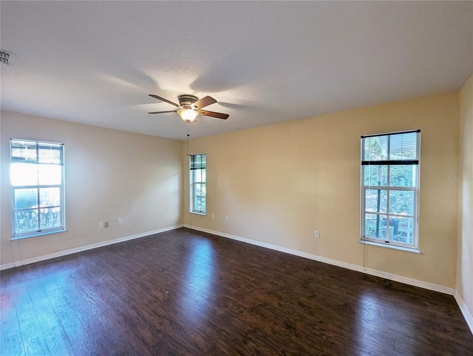 En Venta: $305,000 (3 camas, 2 baños, 2536 Pies cuadrados)